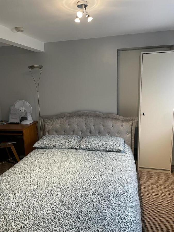 1bedroom In Family With Tiny Wet And Own Entrance Homestay *